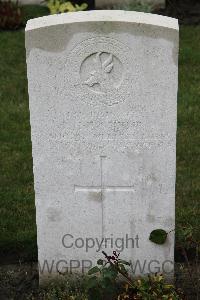 Honnechy British Cemetery - Le Sueur, Fred